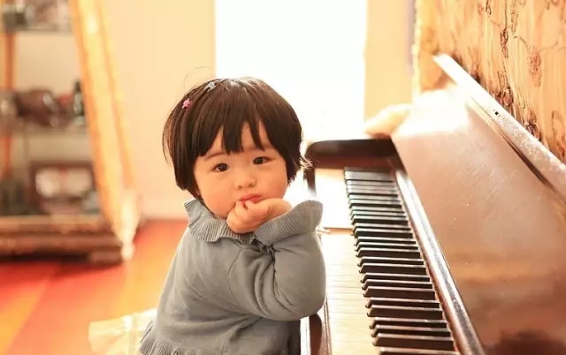 孩子适不适合学钢琴，不是看他手的长短，而是看家长有没有决心！7